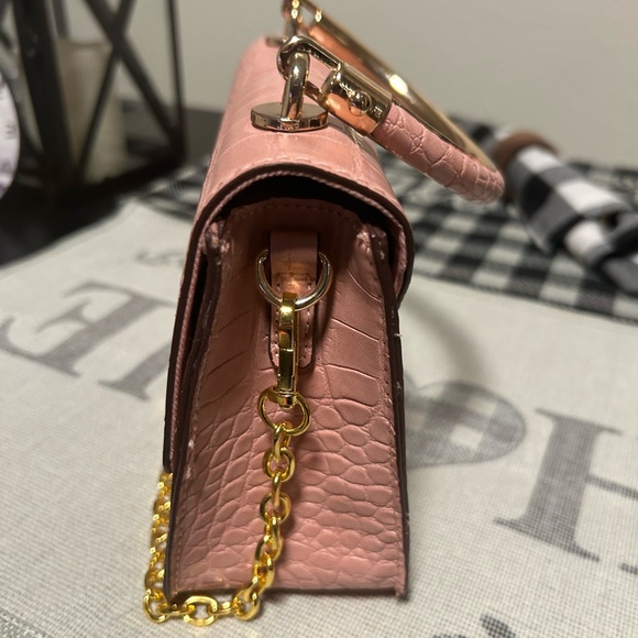 Aldo Mini Elegant Pink Croc-Embossed Handbag with Gold Chain - Picture 4 of 9